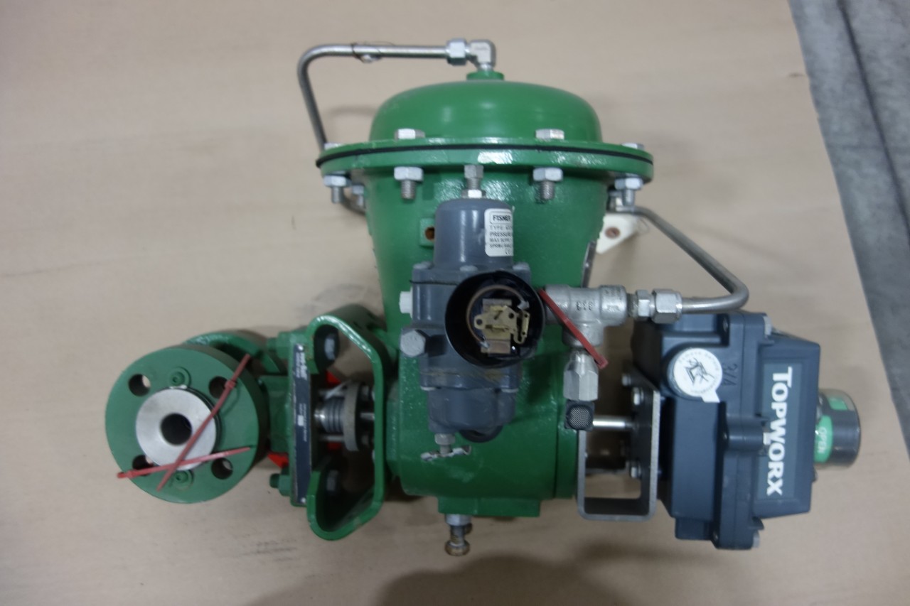 LOT OF 2 FISHER V300 PNEUMATIC 2052 300 STEEL FLANGED DXPM21GSEB 1IN