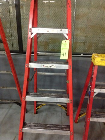 Lot of (5) various sized A-Frame Fiberglass Ladders