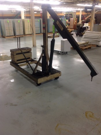 Beech Portable Crane, Hydraulic Lift w/ Counterbalance weights, 2,000LB Max Cap.