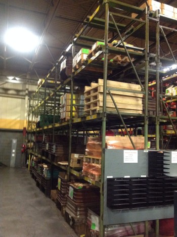 Heavy duty metal pallet racking