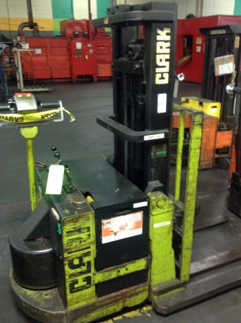 Clark Electric Lift, 4,000lbs cap. Model S40, s/n:S40-0129PM6594