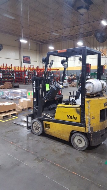 3000 lbs Yale Fork Lift truck .