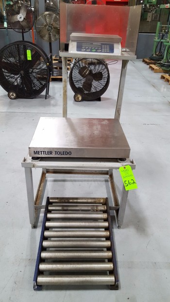 Mettler Toledo Scale w/ stand