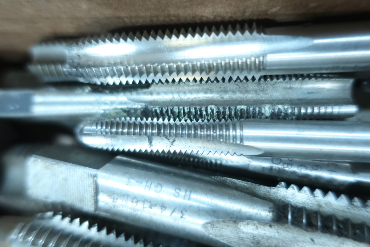 15 ASSORTED SIZE WALTON TAP EXTRACTORS. STYLE 4 FLUTE, SIZES (1' 1/2'in