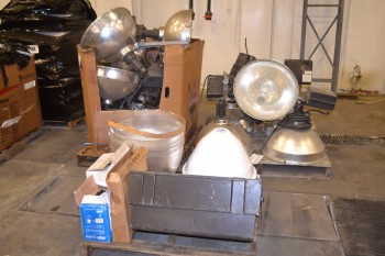 3 PALLETS OF LIGHT FIXTURES