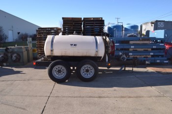 TRAILER WITH WYLE SPRAYER