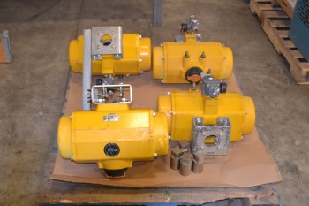 LOT OF 4 EMERSON FIELDQ QS0950.U04STACW PNEUMATIC ACTUATORS