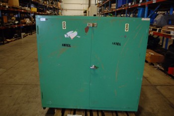 LISTA 3-SHELF LOCKABLE METAL CABINET