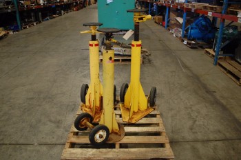 LOT OF 3 ASSORTED VESTIL TRAILER STABALIZING JACKS