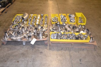 2 PALLETS OF ASSORTED STAINLESS PIPE FITTINGS AND FLANGES, BUTTWELD