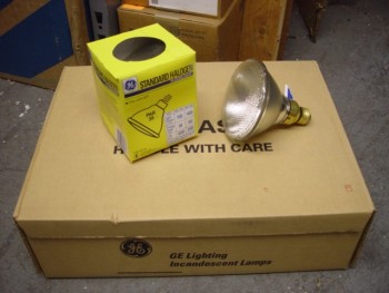 Lot of (12) GE 17947 - 100PAR/H/FL - 100 Watt Narrow Flood Halogen Lamp PAR38