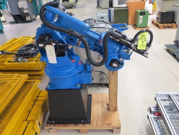 YASKAWA MOTOMAN ROBOT S1V186-1-1, W/WIRE SCREEN SURROUNDS