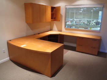 10'X10' U-SHAPED WOODEN DESK