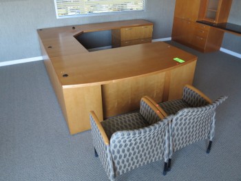 10'X10' U-SHAPED WOODEN DESK