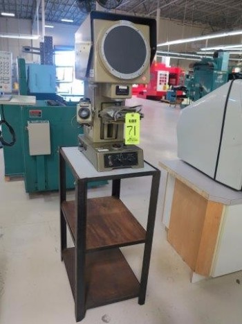 MITUTOYO OPTICAL COMPARATOR MODEL PJ-250B, S/N 37006