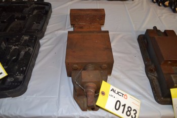 MACHINE VISE