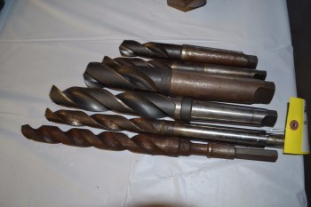 LOT OF LARGE ASSORTED DRILL BITS