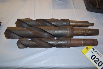 LOT OF LARGE ASSORTED DRILL BITS