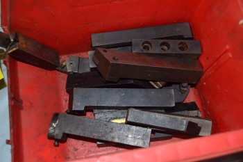 LOT OF ASSORTED LATHE TOOL HOLDERS