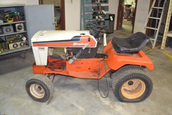 ALLIS CHALMERS 7119 HYDROSTATIC RIDING LAWN TRACTOR