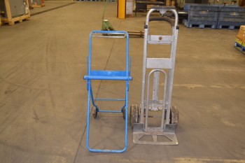 LOT OF 2 CARTS