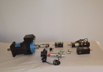 LOT OF ASSORTED SERVO MOTORS