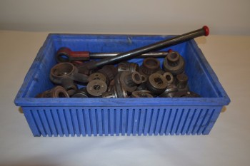 LOT OF ASSORTED MANUAL PIPE THREADERS AND DIE HEADS