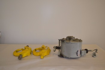 LOT OF 2 HOIST ASSEMBLIES AND TOOL BALANCER