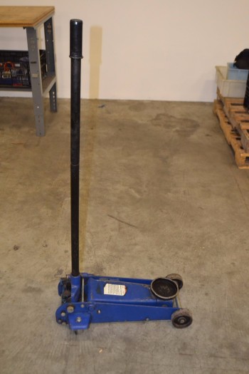 WESTWARD 3ZC67 2 1/2 TON HYDRAULIC GARAGE JACK