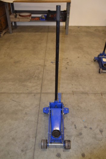 WESTWARD 5ML65D 3 TON HYDRAULIC GARAGE JACK