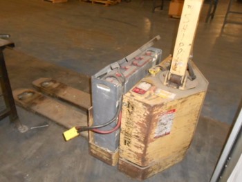 Hyster Model W60XL Walk Behind Lift 6000lbs, Electric, Needs Battery, 12v