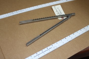 duMont broach
