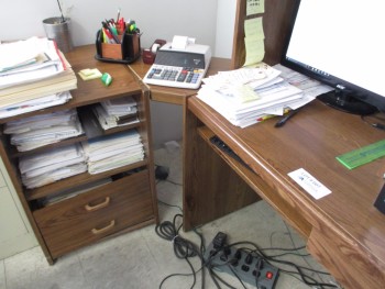 Corner Desk, No Contents