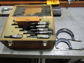 Starrett (8) Micrometers