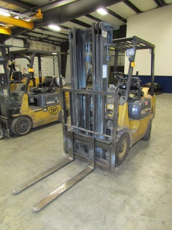 CAT GP15 Fork Lift