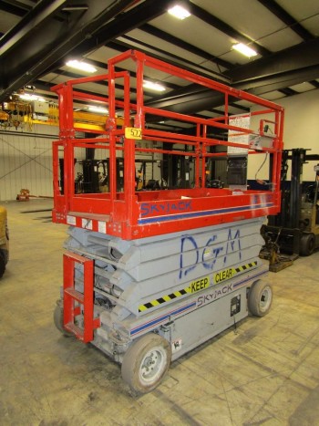 SkyJack 4832 Scissor Lift