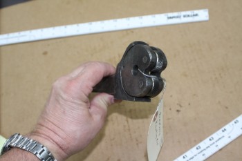 Knurl Holder