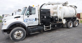 INTERNATIONAL (2005) 7600 SUPERVAC 2000 TANDEM AXLE VACUUM TRUCK