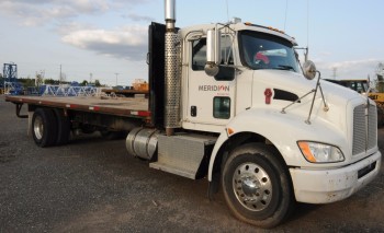 KENWORTH (2010) T370 FLATBED SINGLE AXLE TRUCK