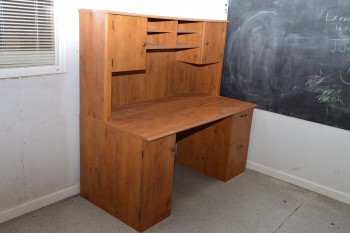 Computer Desk w/Upper Hutch