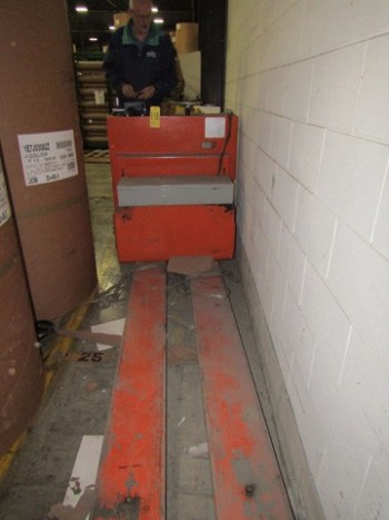 Advanced Vehicles Inc Electric Pallet Truck M#LRP 10,000# W/Charger