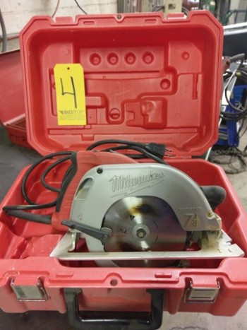 Milwaukee Circular Saw W/Case