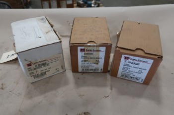 LOT OF ASSORTED CUTLER-HAMMER CIRCUIT BREAKERS