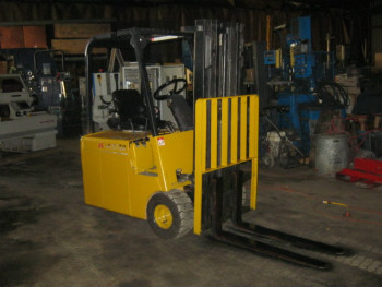 HYSTER 3 WHEEL PNEUMATIC TIR FORKLIFT