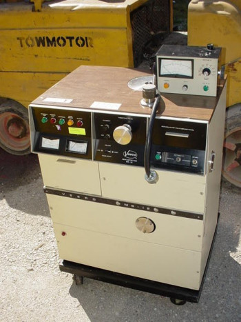 VEECO LEAK DETECTOR