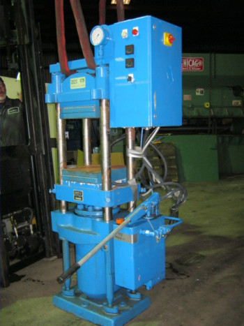 DANIELS HYDRAULIC LAB PRESS