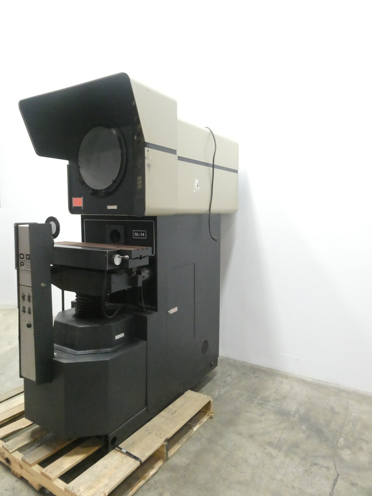 OGP OPTICAL GAGING PRODUCTS QL14 OPTICAL COMPARATOR