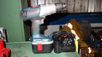 BOSCH BRUTE TOUGH 24V CORDLESS DRILL W/ CHARGER