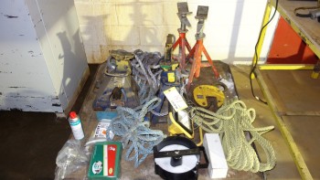 PALLET OF ASSORTED 6TON 2500LBS TRAILER JACKS & ACCESSORIES