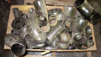1 BOX OF ASSORTED STEEL ELBOW FITTINGS